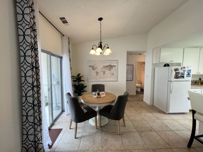 Building Photo - Two bedroom patio home located in NW Modesto!