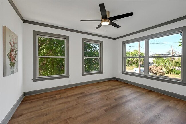 Building Photo - 6211 Culberson St