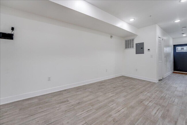 Building Photo - 260 Palisade Ave