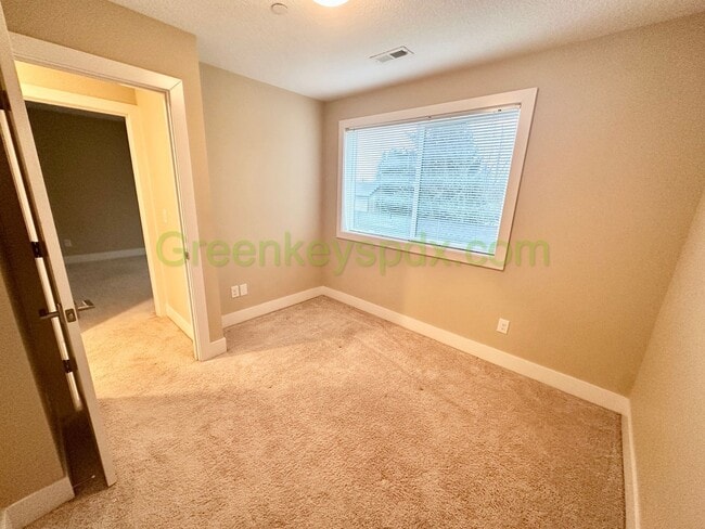 Building Photo - Gorgeous, Custom-designed 4-Bedroom Contemporary Townhouse on 3 Levels