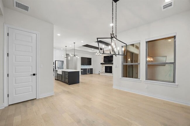 Building Photo - 116 Stardusty