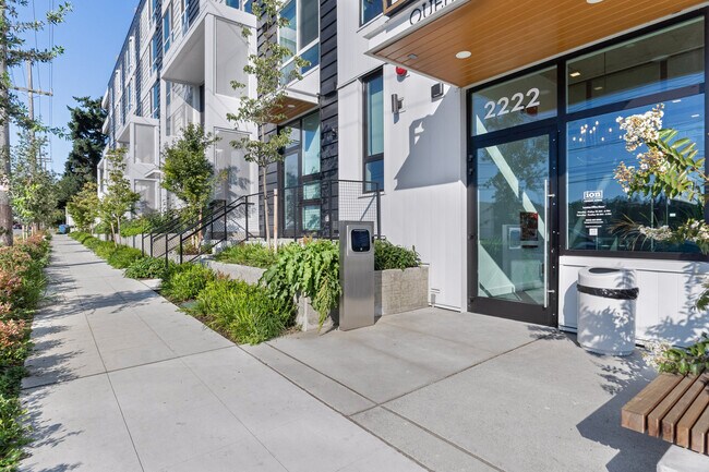 Building Photo - 2222 15th Ave W