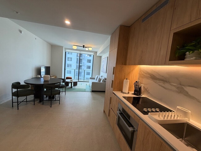 Building Photo - 11 NE 6th St