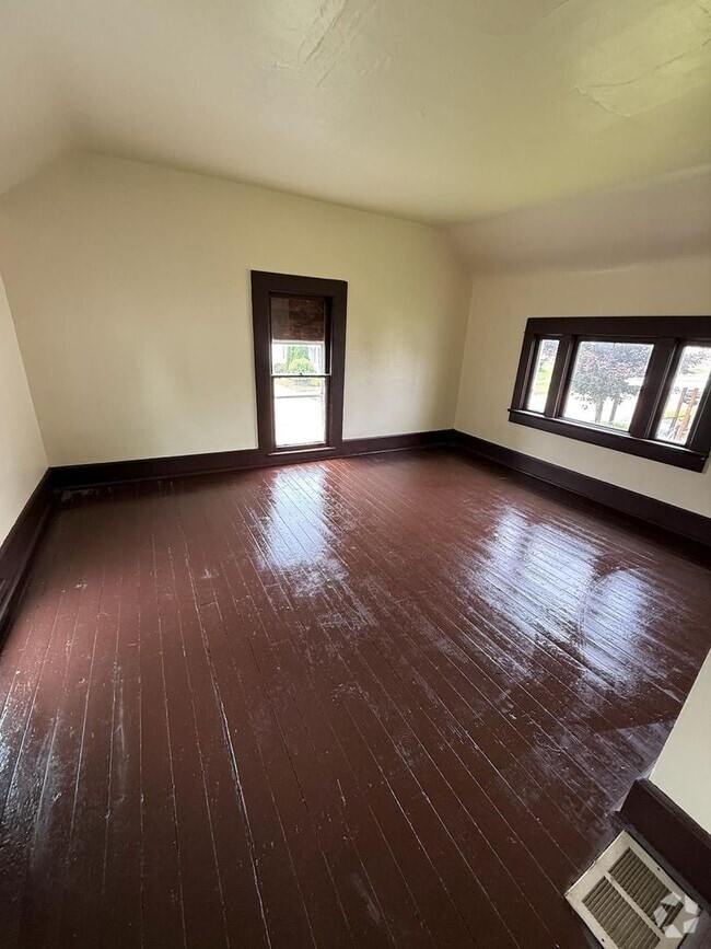 Building Photo - 3 bedrooms 1.5 bath in peaceful and beauti...