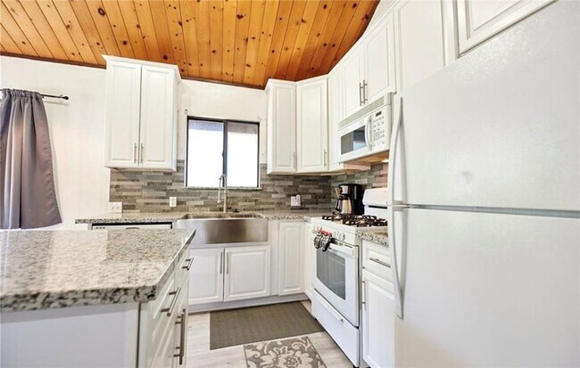 Building Photo - 33362 Carlock Dr