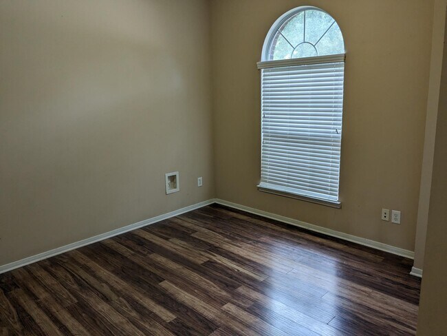 Building Photo - 10430 Lyndon Meadows Dr
