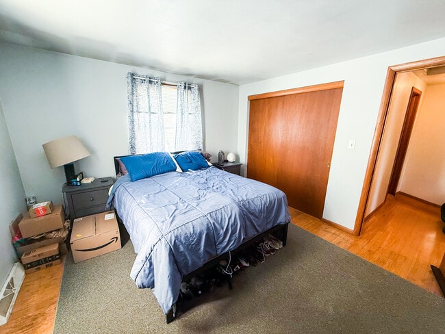 Building Photo - 4932 Sutton Ln