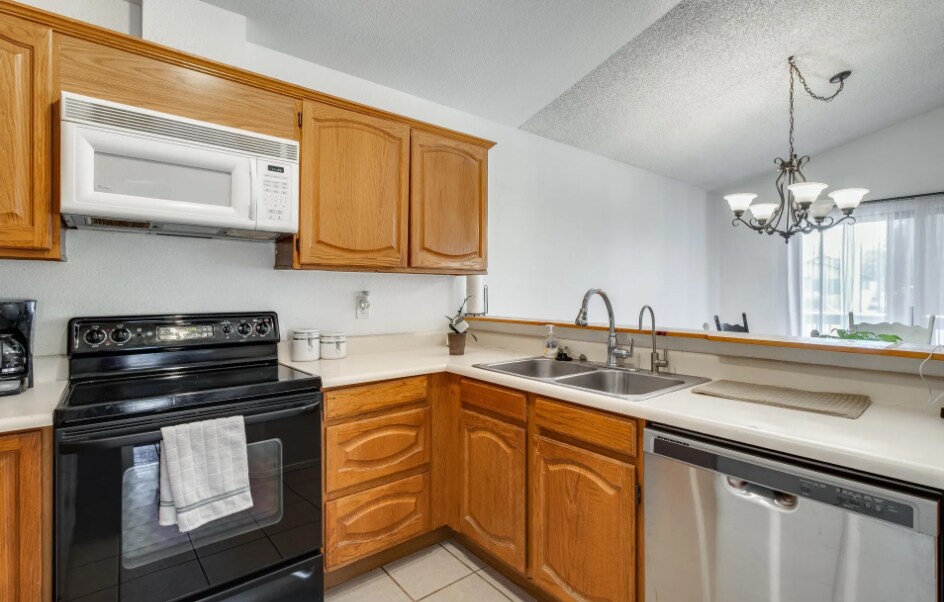Building Photo - 921 S Val Vista Dr