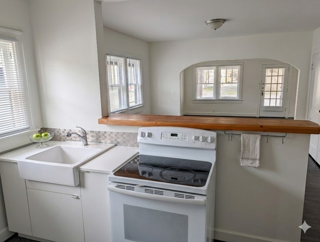 Building Photo - 723 E 54th St