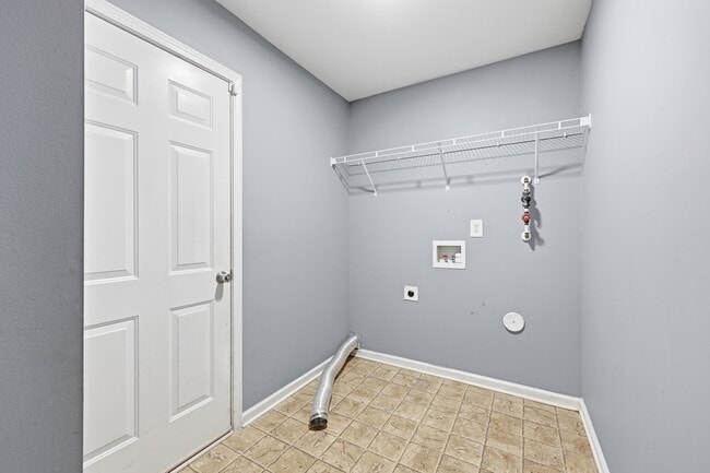 Building Photo - 3911 Hathaway Hills Dr