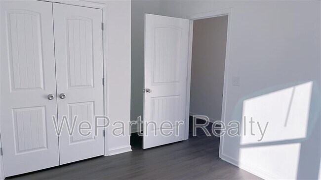 Building Photo - 3 Sandstone Dr