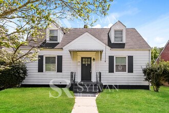 Building Photo - The living is easy in this 4 bedroom, 1.5 bathroom home