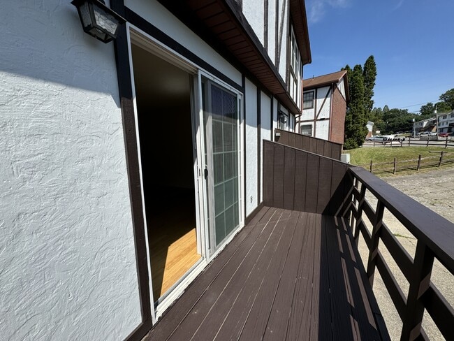 Building Photo - 1317 Perry Ave