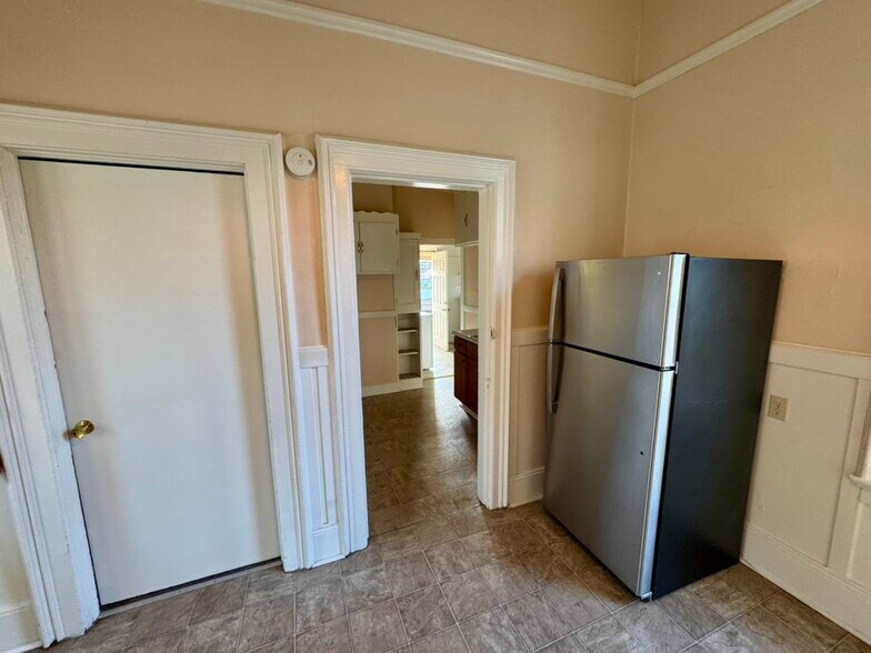 Kitchen - 1231 E 19th St