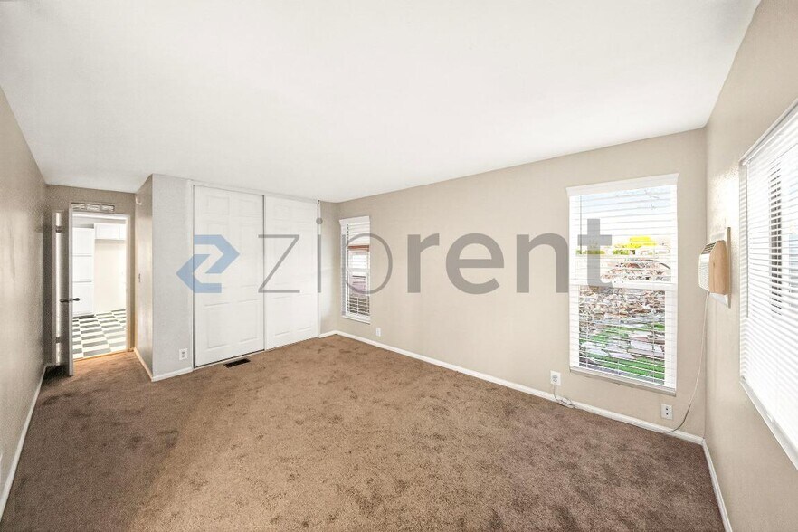 Building Photo - 1858 Park Cir Dr