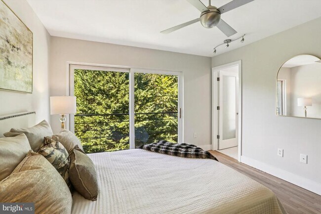 Building Photo - 3222 13th St NW