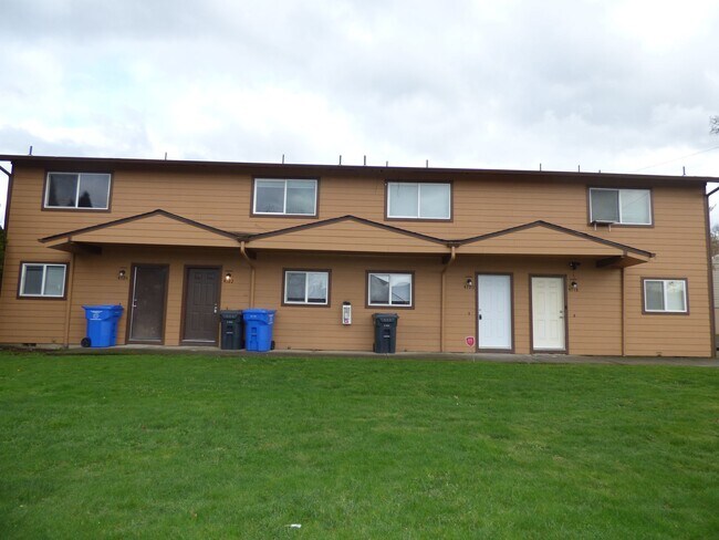 Building Photo - Rent Special: 1/2 Off June's Rent!! - 2 bed Townhome