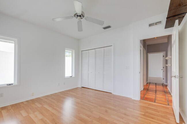 Building Photo - 8120 SE Waterway Dr