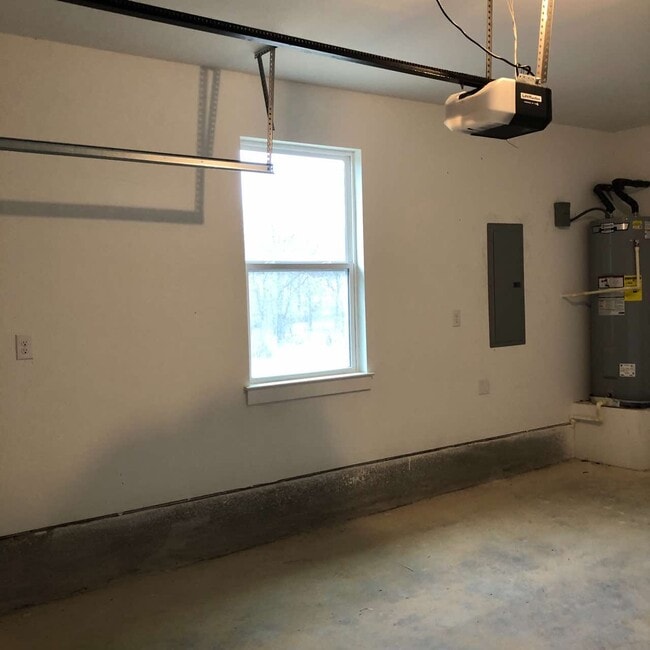 Building Photo - 700 W Parnell St