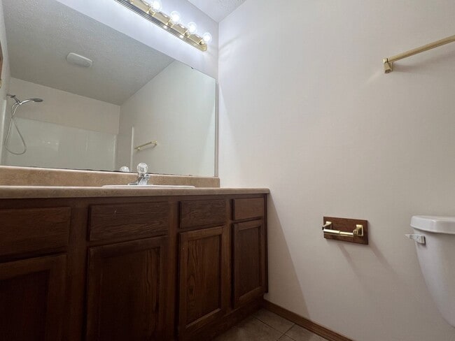 Building Photo - Great Nixa Location with Large Yard