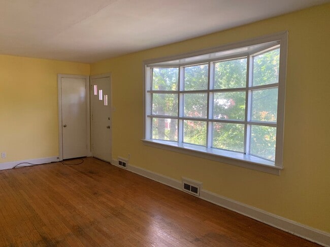 Building Photo - One Story House off Fort Avenue