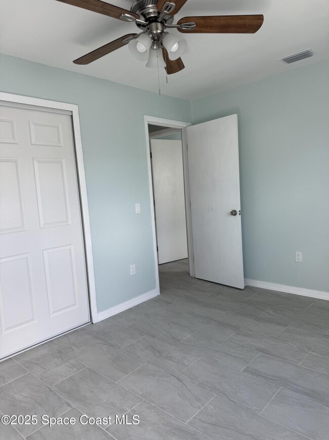 Building Photo - 2841 College View Dr