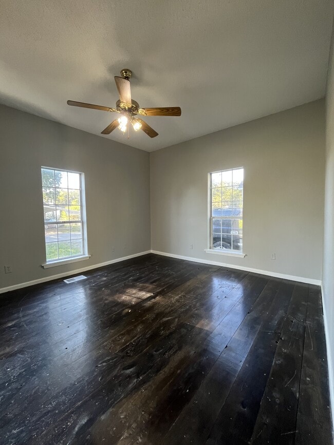 Building Photo - 106 Tuxedo Dr