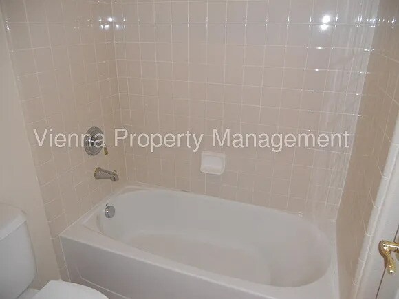 Building Photo - Beautiful 4 Bedroom Home in Great Location