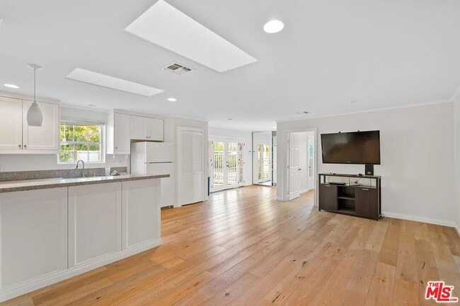 Building Photo - 5086 Avenida Hacienda