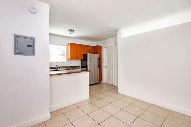 Building Photo - Bright & Modern 1-Bedroom Apartment in Pri...