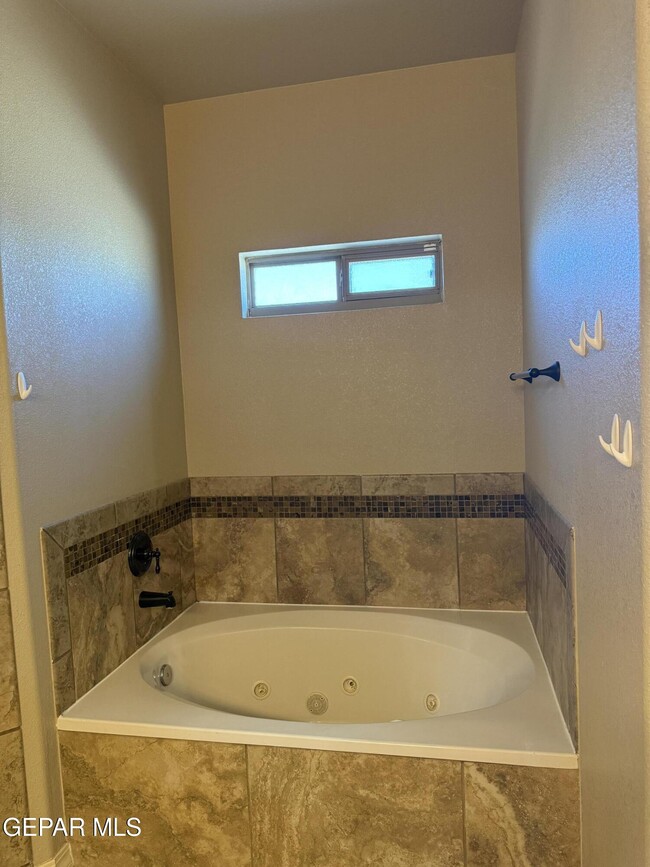 Building Photo - 3045 Woodhead