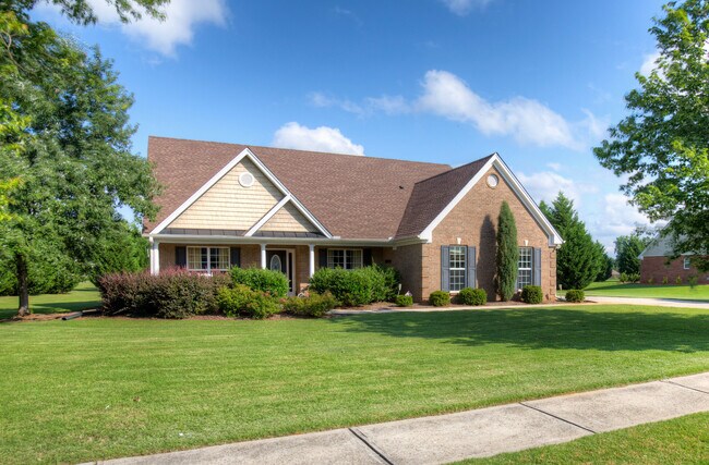 Building Photo - Spectacular 3 Bedroom 2 Bath House in Ocon...