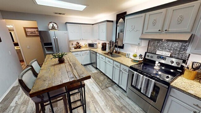 Building Photo - 6616 Piedras Blanco Dr