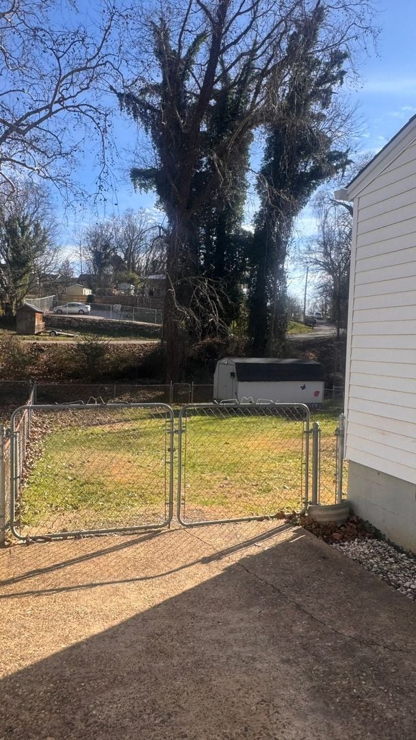 Building Photo - NEW RENTAL!  $1600 per month, Charming 3 bedroom, 1 bath House with fenced backyard! Heart of Sou...