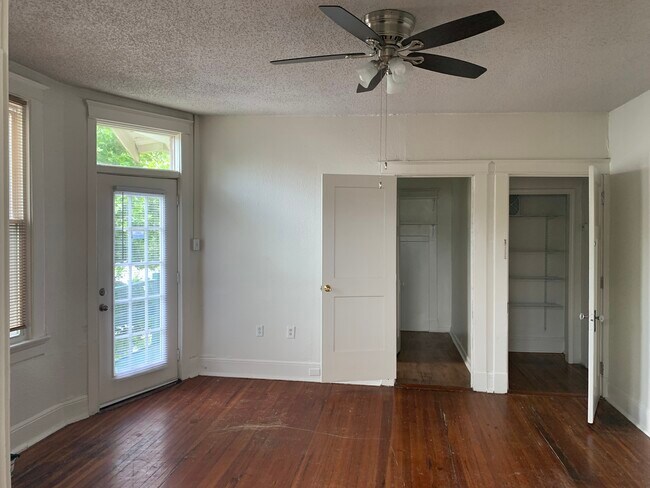 Building Photo - 3300 Napoleon Ave