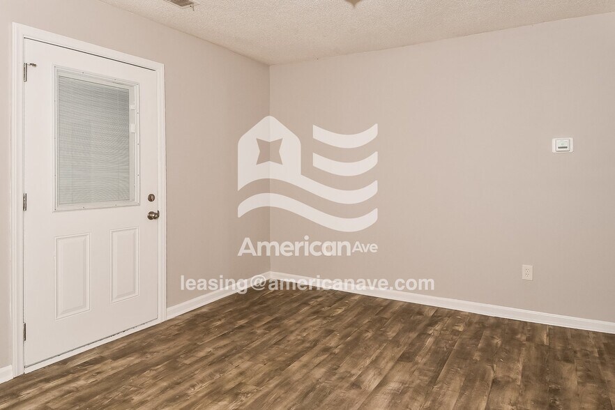 Building Photo - 241 Holmsbury Rd