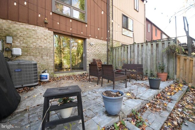 Building Photo - 7812 Briardale Terrace