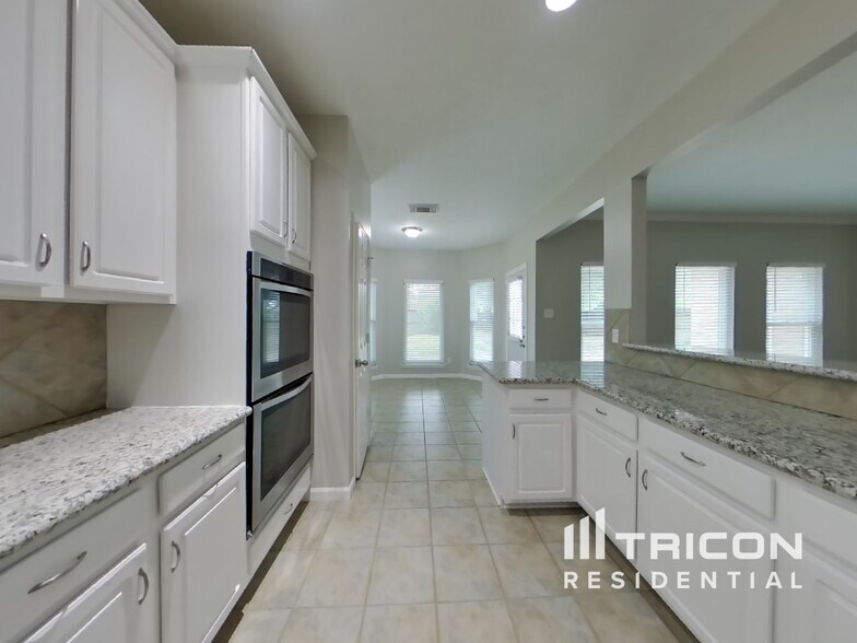 Building Photo - 17419 Pikes Peek Ct
