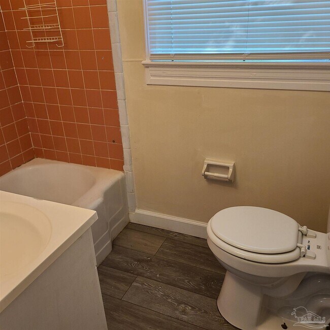 Building Photo - 125 Rue Max St