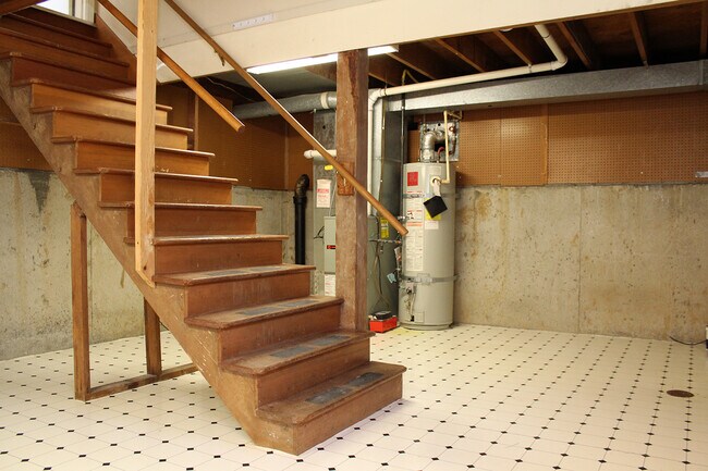 Building Photo - 8025-8027 SW Northvale Wy