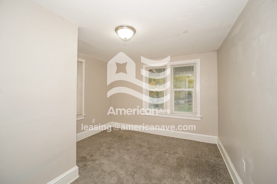 Building Photo - 1300 Brandon Ave