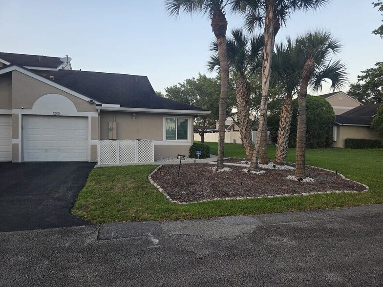 Primary Photo - 1205 NW 50th St