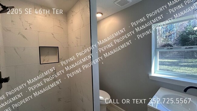 Building Photo - 2205 SE 46 Terrace