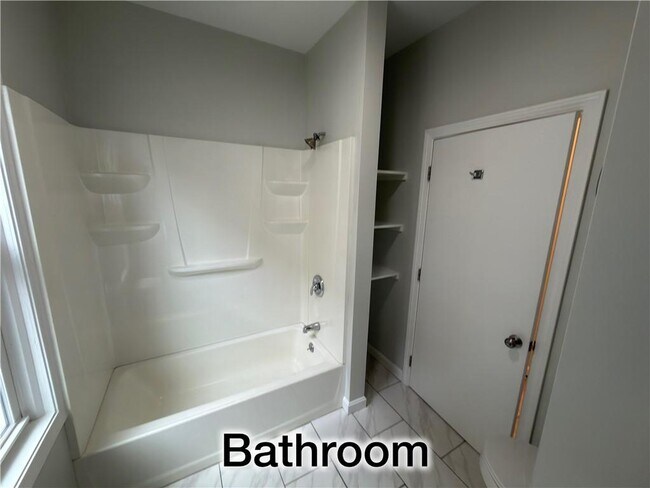 Building Photo - 38 Rebekah St