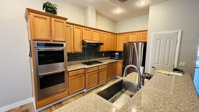 Building Photo - 917 Coldwater Falls Way