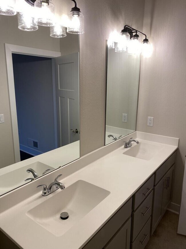 Building Photo - W218N16046 Tiger Lily Dr