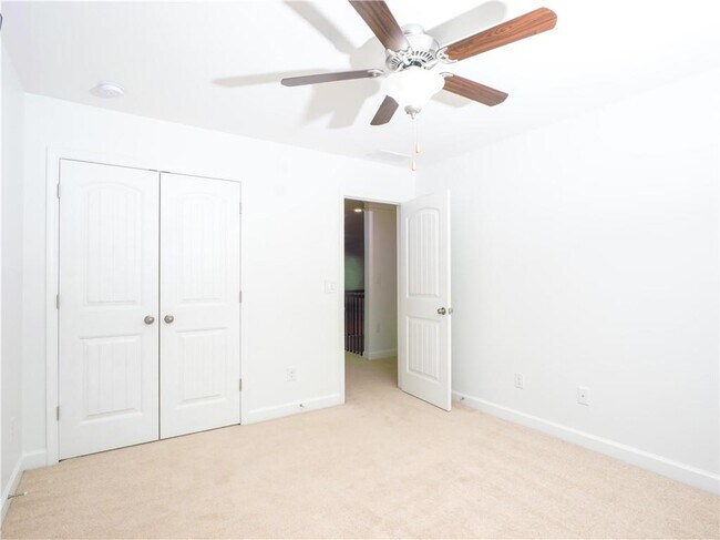 Building Photo - 4865 Alexandria Ave