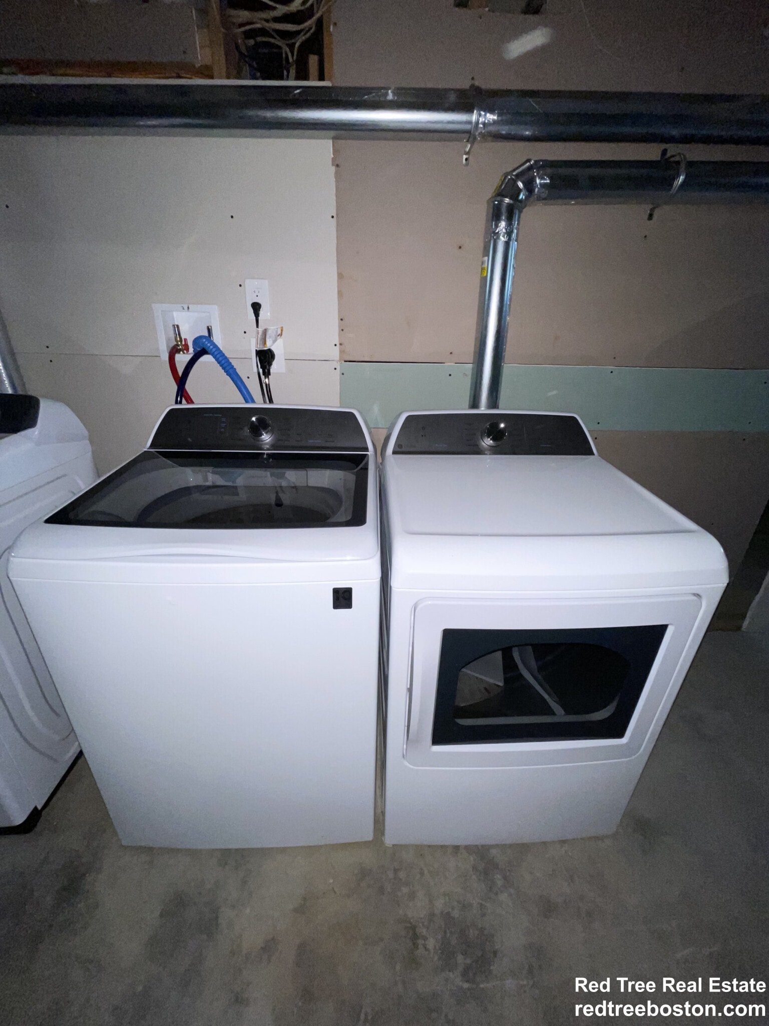 Building Photo - 187 Fellsway W