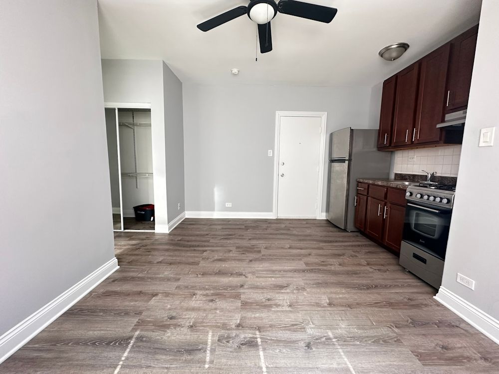 Building Photo - 4756 N Maplewood Ave