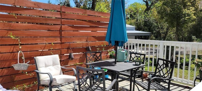 Building Photo - 416 W Howry Ave